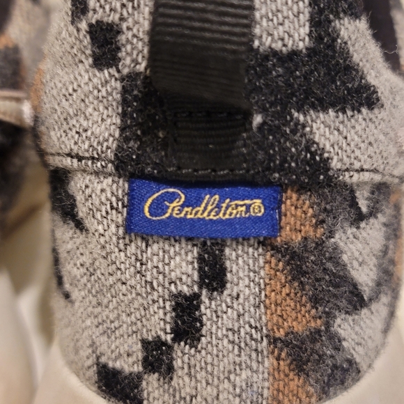 Pendleton Nike Roche Run - Picture 5 of 8